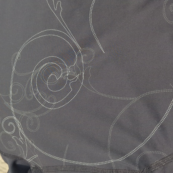 Avia running first long sleeve with mock turtleneck black white scroll pattern - Picture 8 of 10